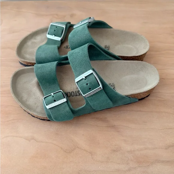 Birkenstock Arizona style in Shimmering Thyme suede. - Picture 2 of 8